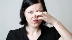 A scăpa de mirosul de mouse-ul duffle în casă