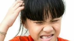 Aplicarea apei de verificare de la păduchi pentru copii